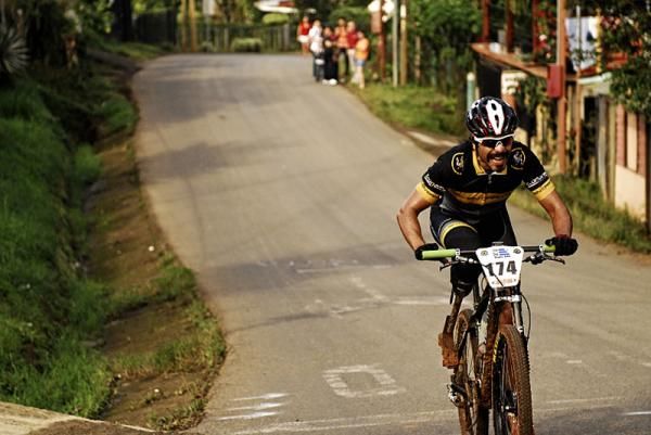 Luis Mejia (7Capital/Economy) off the front