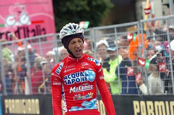 Stefano Garzelli (Acqua &amp; Sapone-Caff&egrave; Mokambo) after a hard day.