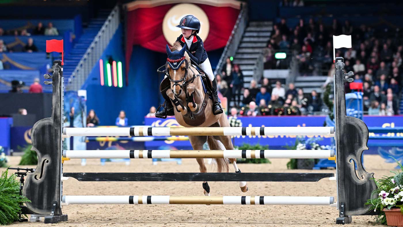 Annabel Widdowson riding Bunbury Conquest winners of The Agria 128cms Championship