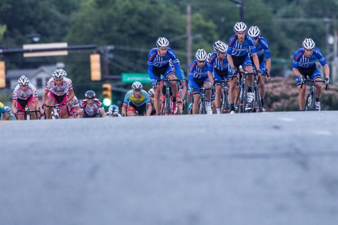 Teams start to gather at the front to get the lead outs started.