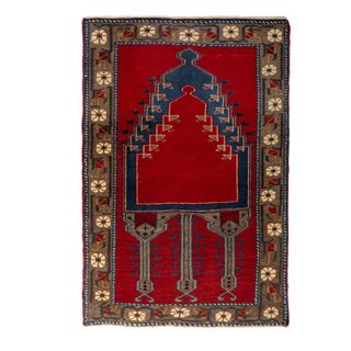 A red woolen rug