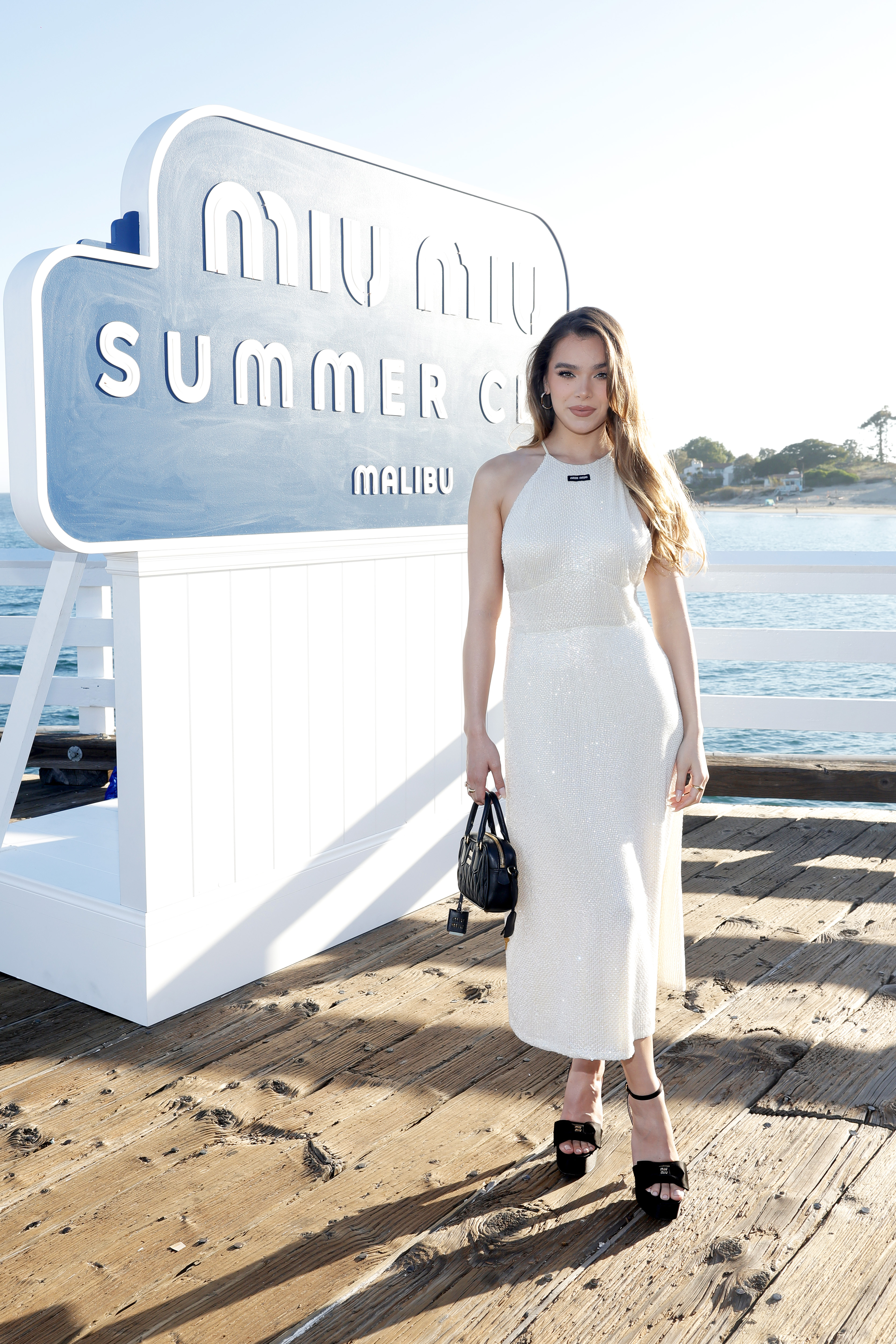 Hailee Steinfeld has worn white dresses in spring long before she got pregnant