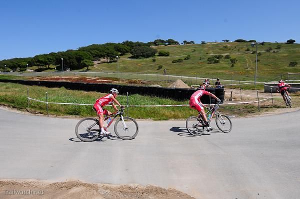 Todd Wells (Specialized) leads Geoff Kabush and Burry Stander.