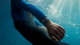 Person swimming while wearing the Apple Watch Series 7