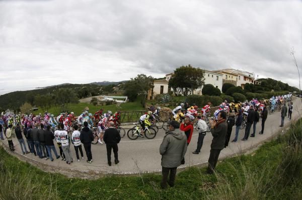The crowds come out to greet the gruppo on stage one of the Giro di Sardegna.