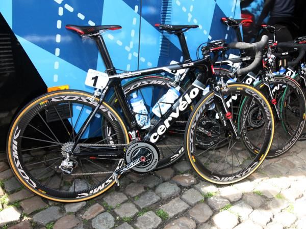 Tyler Farrar's (Garmin-Cervelo) Cervelo S3 lies in wait prior to the start of Scheldeprijs.