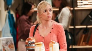 Christy (Anna Faris) in Mom