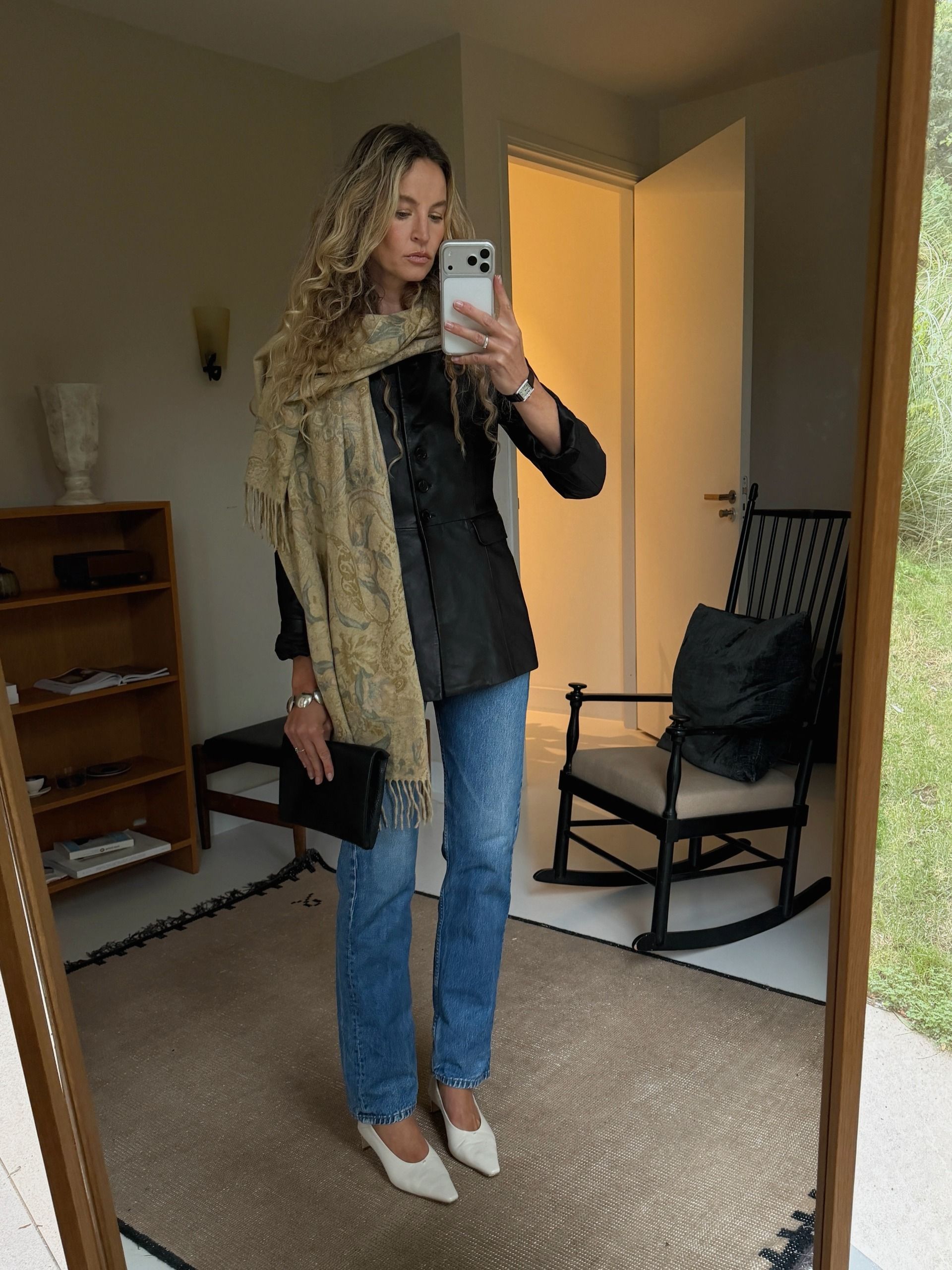 @anoukyve wearing a polished fall outfit.