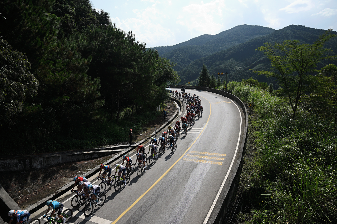 The peloton on stage 4 of the Tour of Guangxi