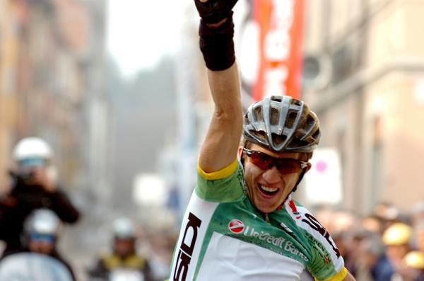 Przemyslaw Niemiec (Miche) takes stage 3