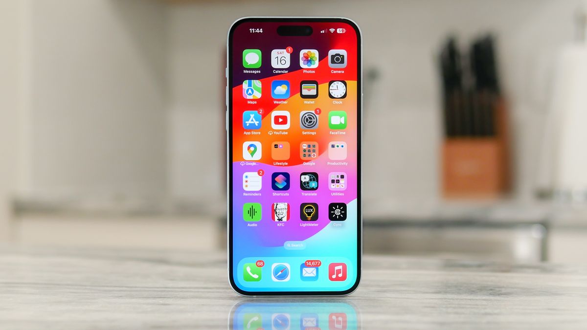 Apple iPhone 15 Plus review: Big screen, very big battery life | Tom's ...