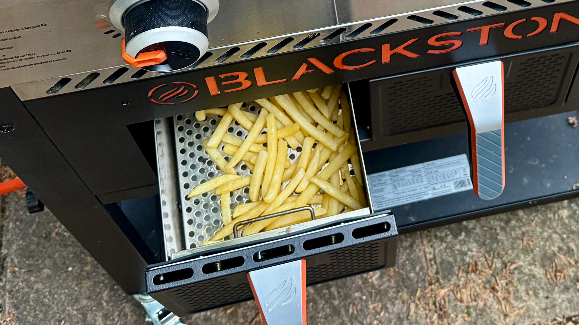 Blackstone 28" Griddle AirFryer Combo French fries