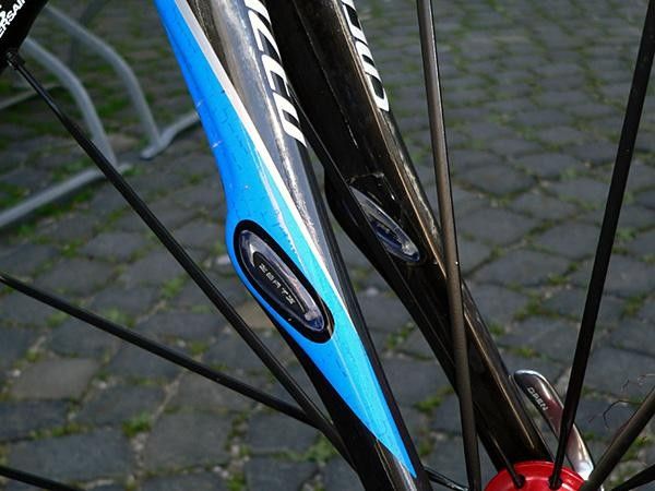 More Zertz can be found up here in the fork legs. Many laughed when they were first introduced, but who&rsquo;s laughing now?