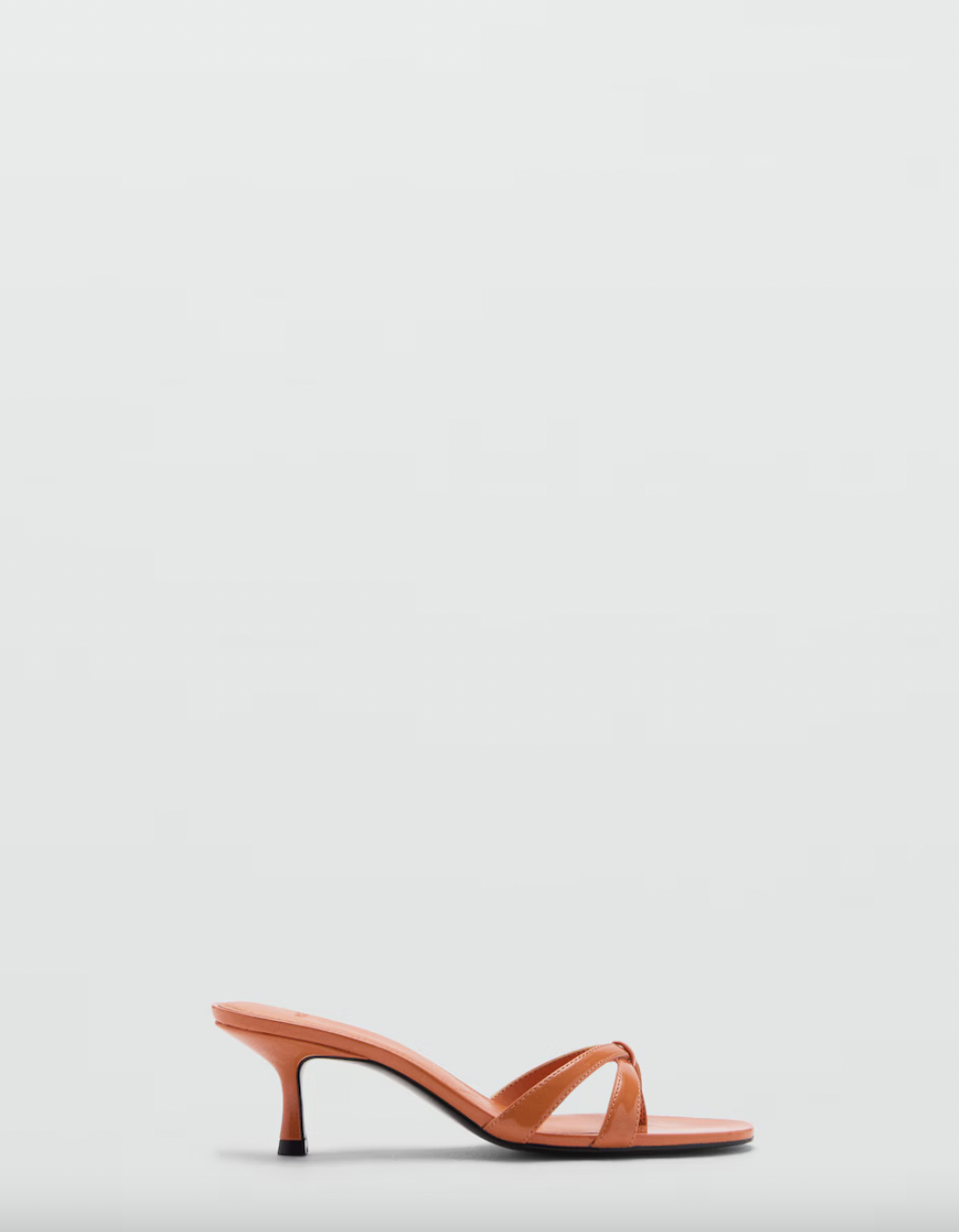 mPSM53pHEew74TTAaU6ZQU-2560-80 محرران محبان للحيادية يجربان مجموعة Mango's Bright Summer استعدادًا للأشهر الأكثر دفئًا