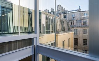 The building was a renovation of an existing 19th-century building at 9 rue du Platre in Paris