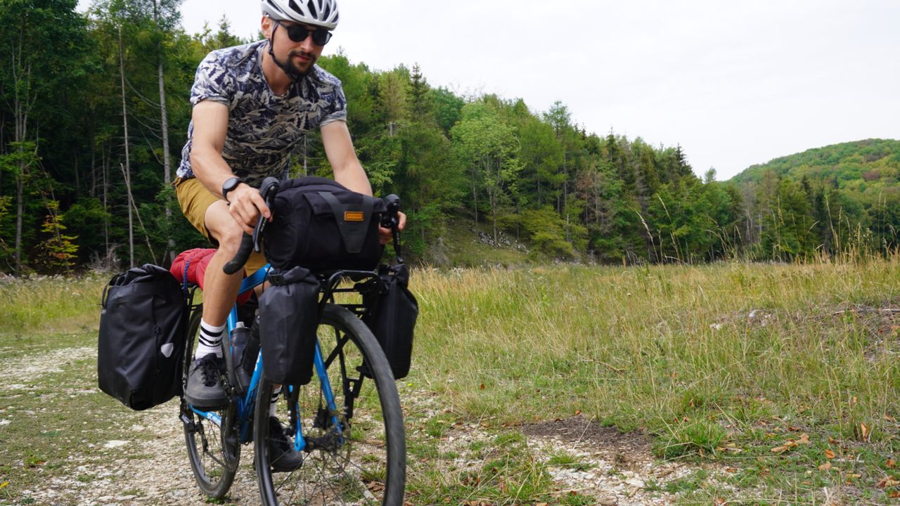 Best men's gravel bike clothing 2024 baggy and formfitting kit for cycling off road Cycling