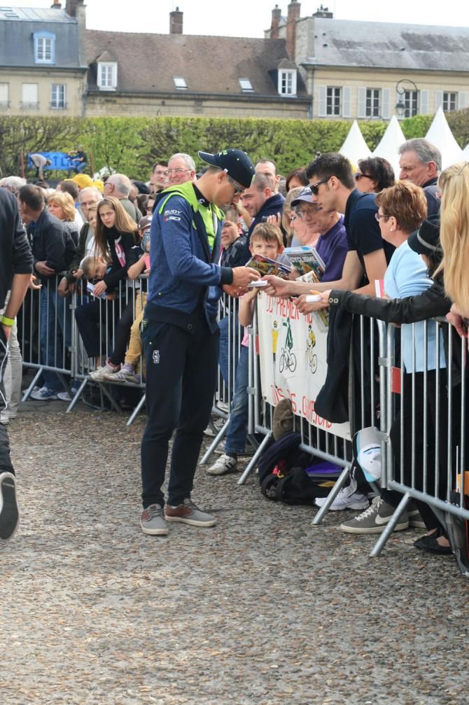 Peter Sagan (Cannondale) signs autographs for the fans