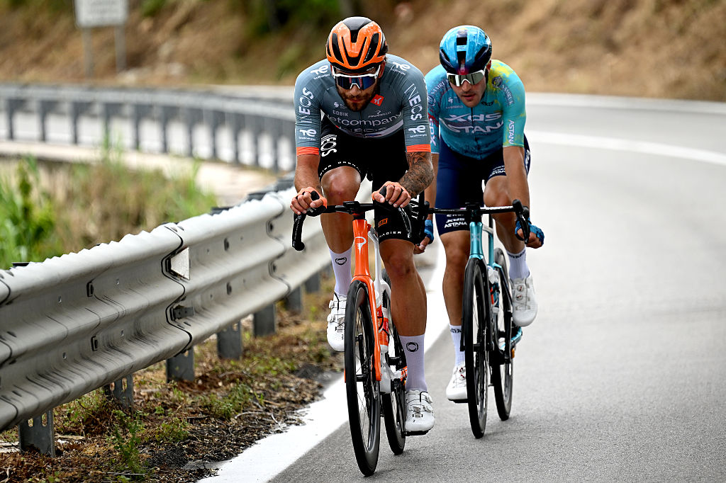 Giro d'Italia stage 8 LIVE: Ganna and Bettiol up the road but battle to form the break continues to rage 