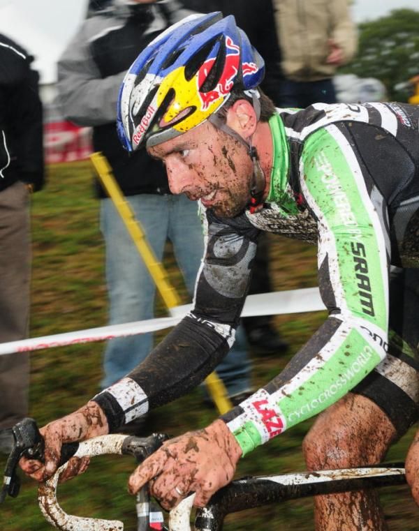 Tim Johnson (Cyclocrossworld.com/Cannondale) chasing Page