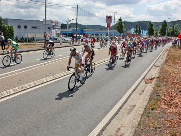Mark Cavendish (HTC - Columbia) is already out of the saddle, just 2km into the stage.