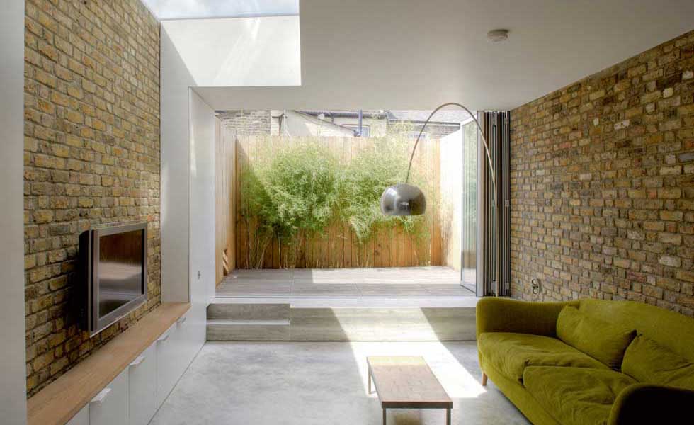 Une terrasse victorienne du nord de Londres a été complètement transformée en une superbe maison contemporaine