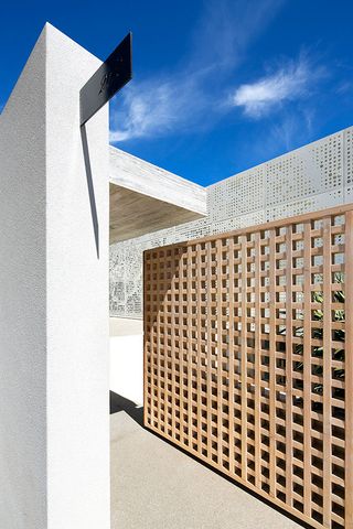 The house is built of vertical massy, exposed off shutter concrete walls and horizontal concrete slabs
