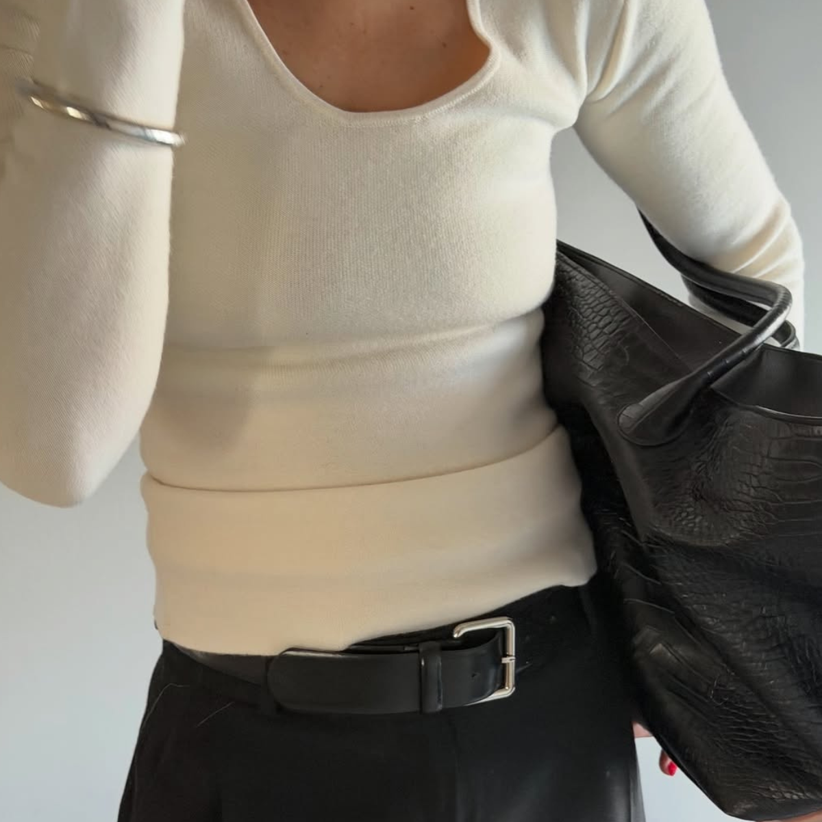 woman wearing belt outfit 2026