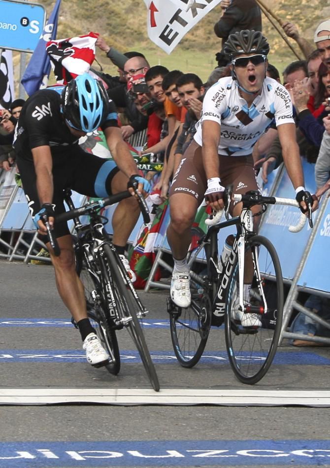 A bike throw by Sergio Henao (Sky) was the difference in the stage victory ahead of Carlos Betancur (AG2R La Mondiale)