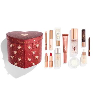 Charlotte Tilbury beauty advent calendar 2024 and its contents