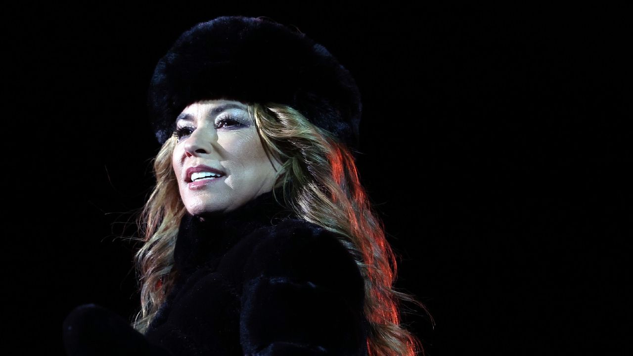 Shania Twain spoke about her open-throat surgery