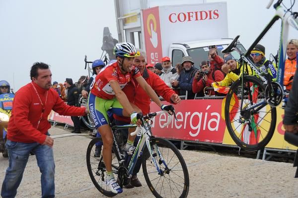 Vincenzo Nibali (Liquigas - Doimo) was put into difficulty but fought his way back to lose just one second on the line.