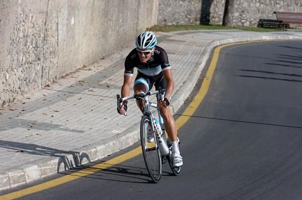 Jakob Fuglsang (Leopard Trek) attacked the peloton in the closing kilometres but was caught prior to the finish.