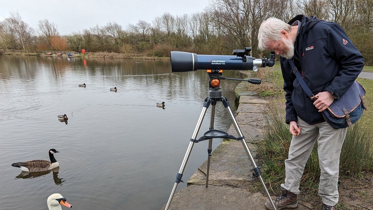 Celestron AstroMaster 102AZ