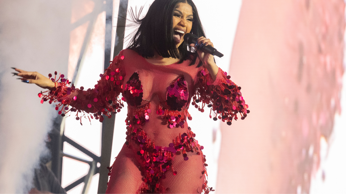 Cardi B Threw Microphone at Concertgoer Who Poured a Drink on Her ...