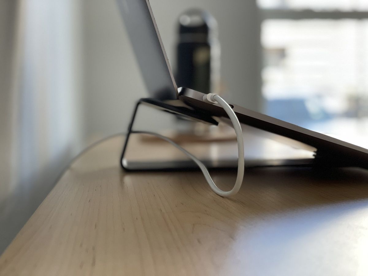 Twelve South Parcslope Cable Management