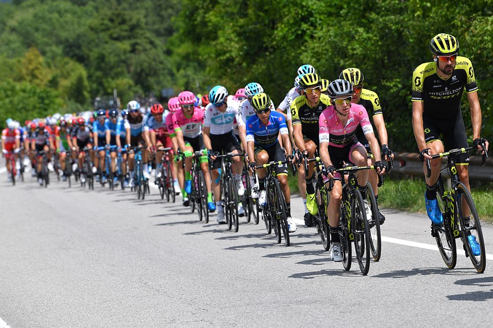 Simon Yates and his Mitchelton-Scott teammates during stage 12 at the Giro d'Italia