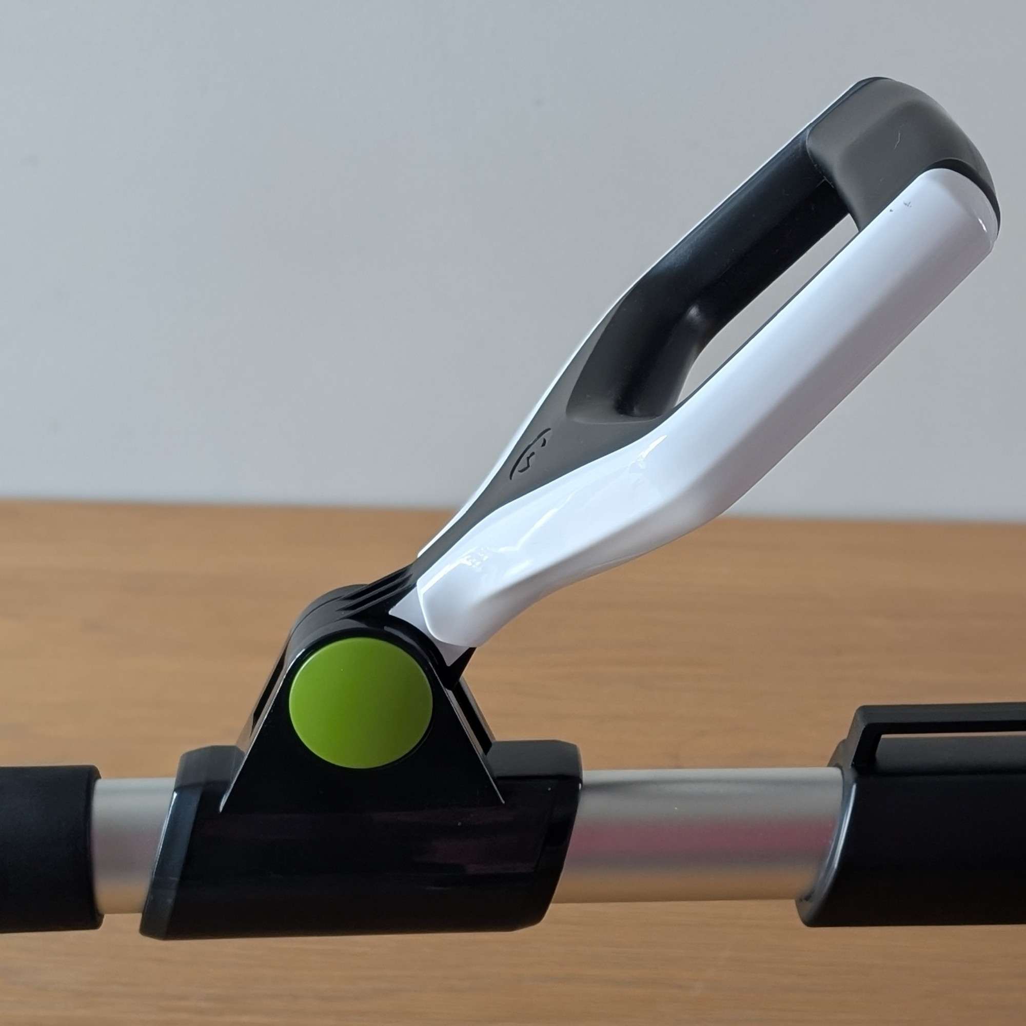 gtech gt50 cordless trimmer ergonomic handle