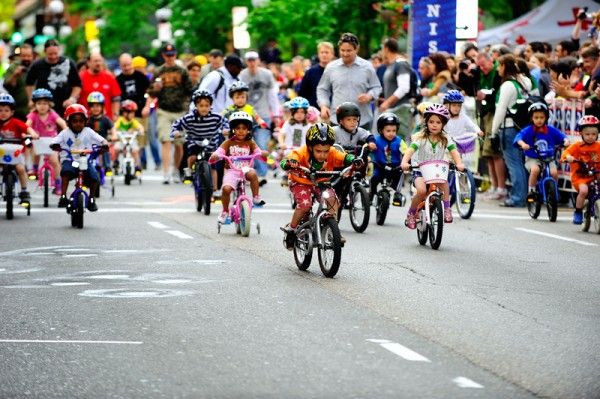 The second wave of the Kid's Fun rolls out to take their one lap of the criterium course.