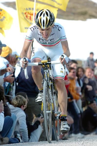 Italian time trial champion Marco Pinotti (HTC - Columbia) in action on the Plan de Corones.