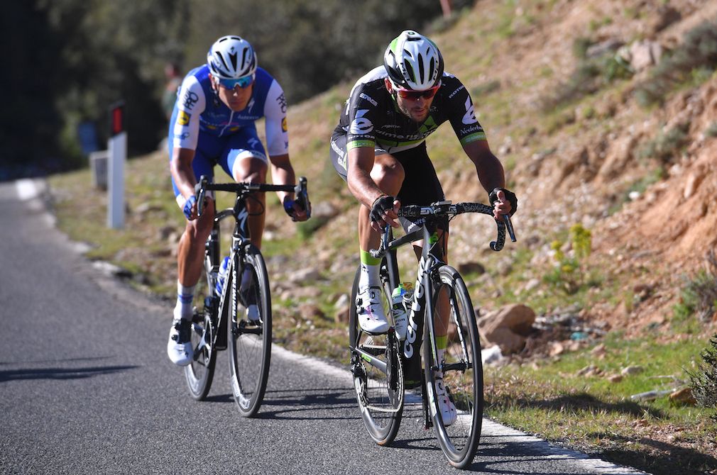 Nathan Haas tries his luck with an attack on the Giro d'Italia's second stage