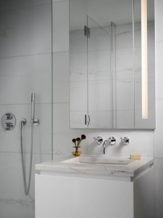 A white toned small bathroom