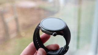 Holding the OnePlus Watch 3