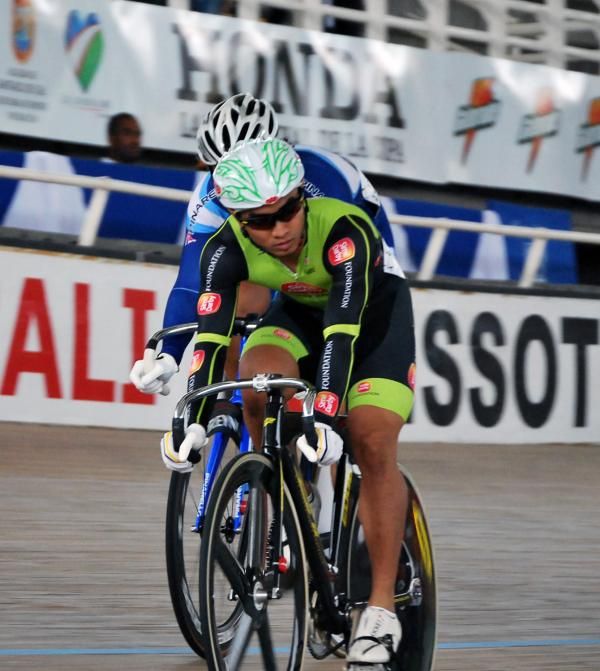 Azizulhasni Awang advanced after round 1 of the men's keirin