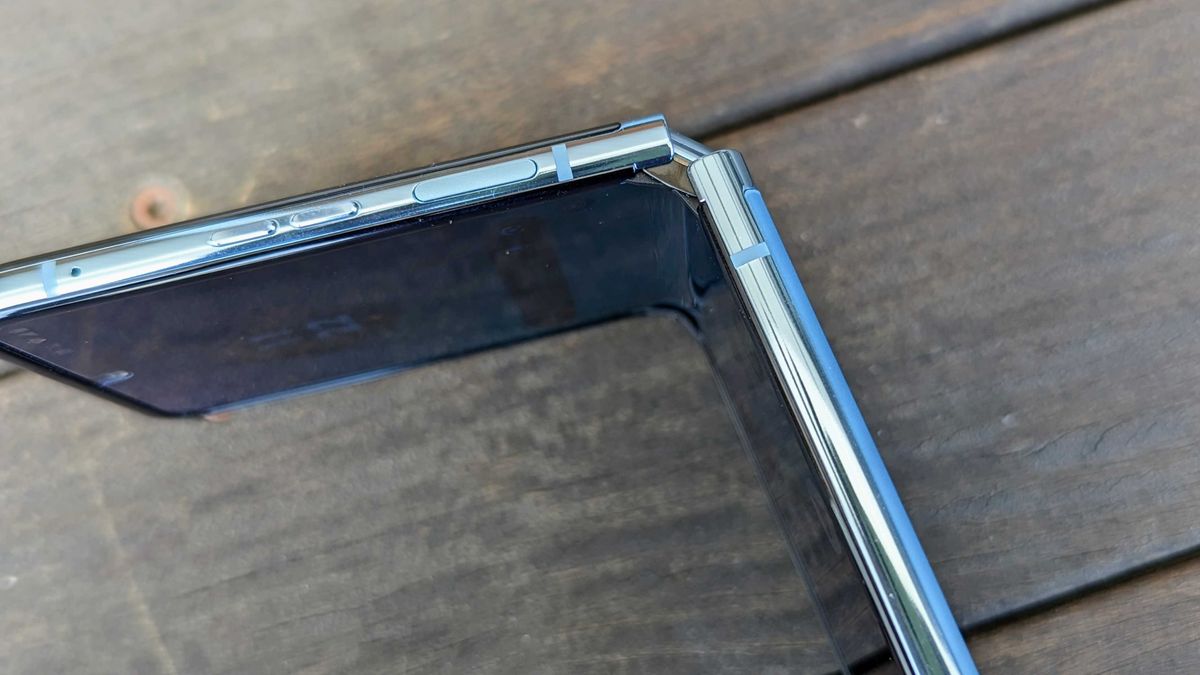 Motorola Razr+ hinge