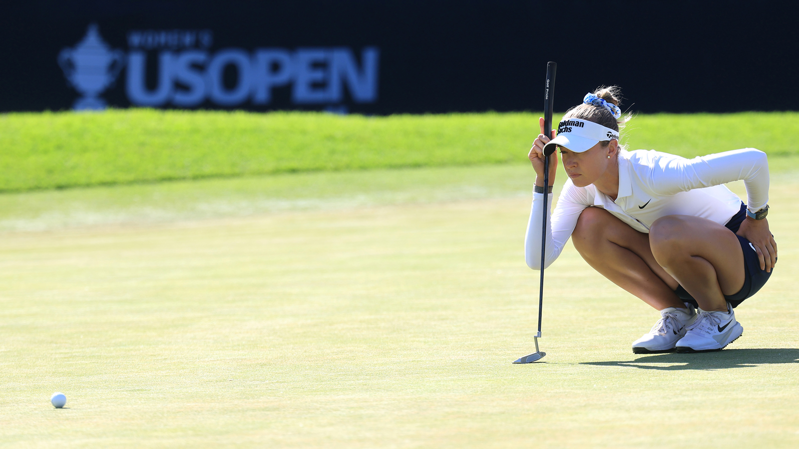 Nelly Korda lines up a putt