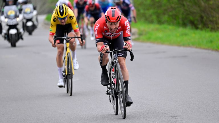 Victor Campenaerts rides away from Tiesj Benoot at DDV 2022