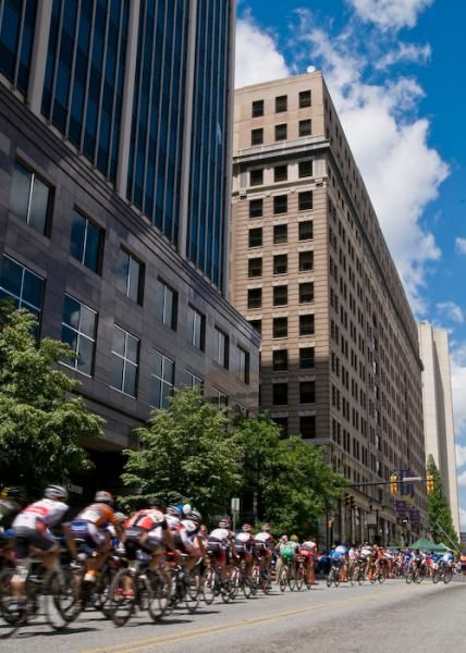 The pro men's field in action.