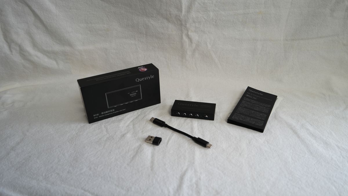 Questyle M18i unboxed contents