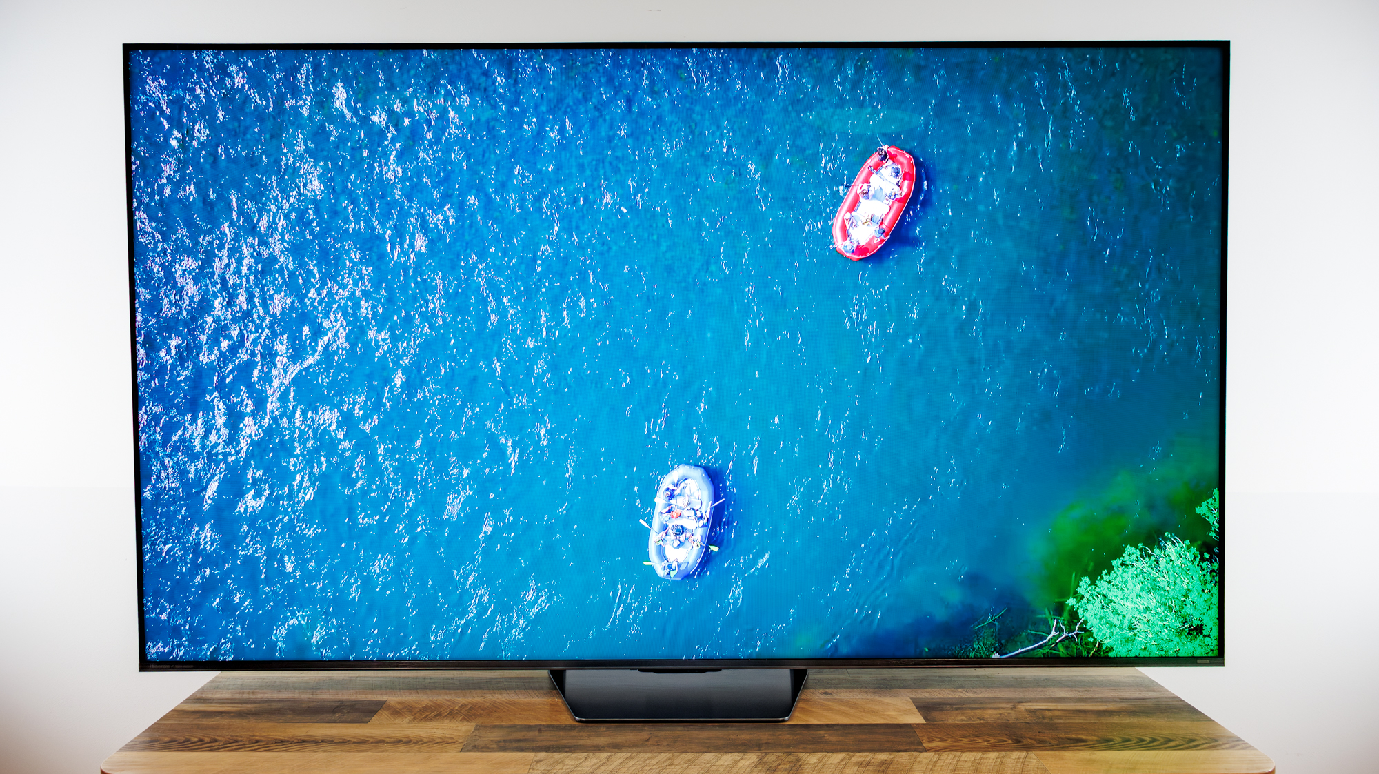 A Hisense 75UR8SG RGB MiniLED TV on a desk