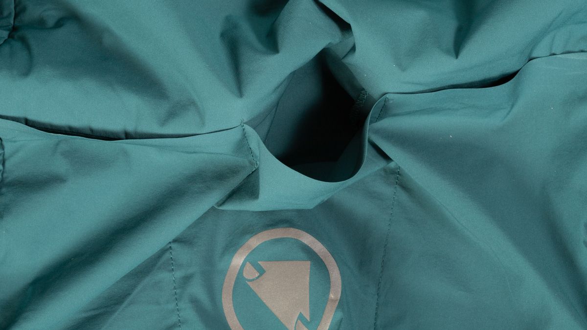 Endura Pro SL Primaloft Jacket II centre pocket detail